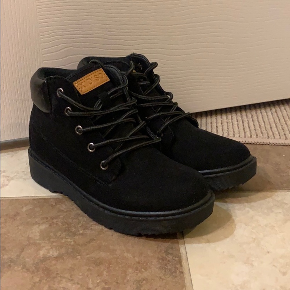 Women winter boots.